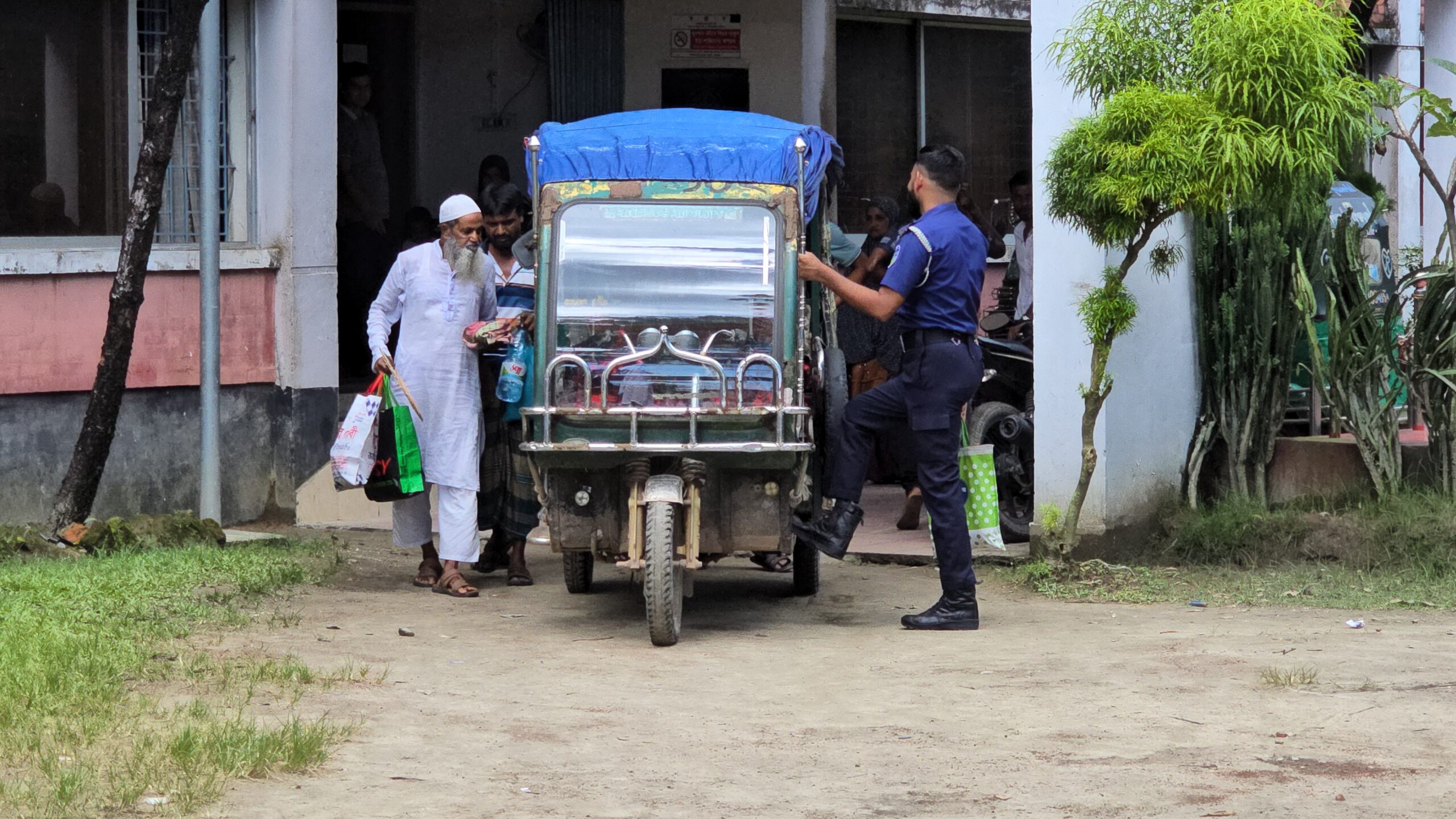 বারহাট্টায় আওয়ামী লীগ নেতা ও ইউপি চেয়ারম্যান শামছুল হক গ্রেফতার